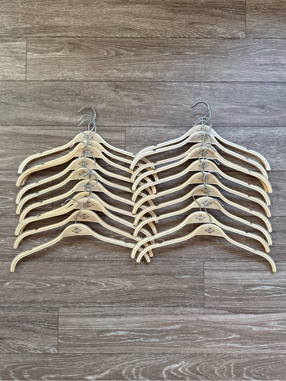 20 pc wood clothing hangers
